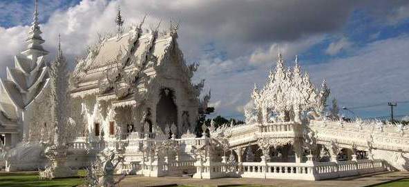 Von glücklichen Straßen und unvollendeten Tempeln in Chiang Rai