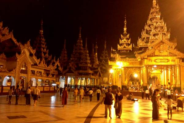 Alles Gold was glänzt: die Shwedagon Pagode in Yangon