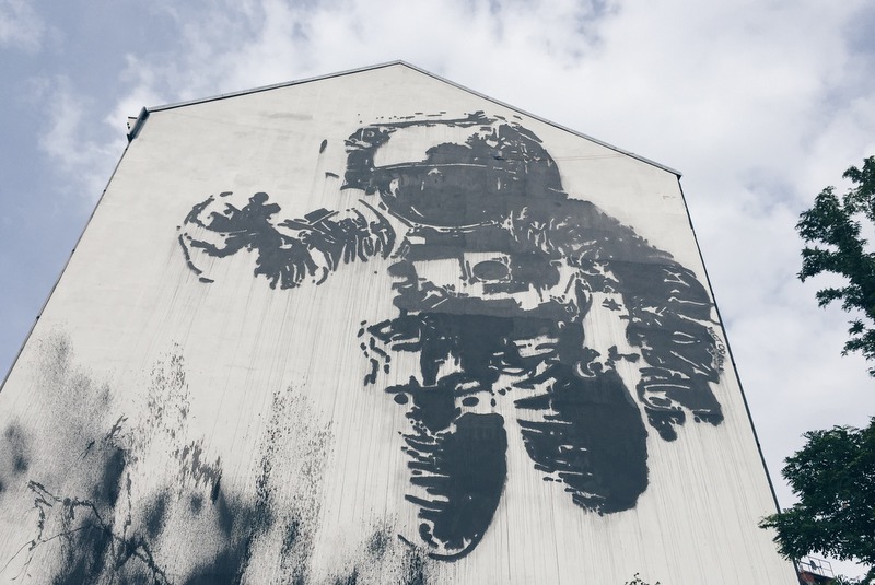 Astronaut Cosmonaut Mural Streetart Berlin Kreuzberg