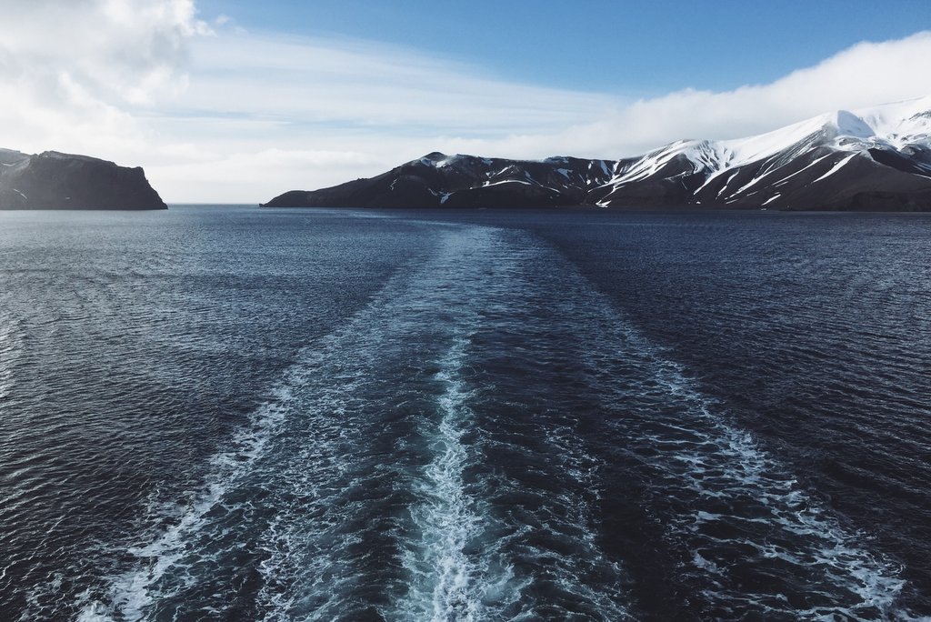 Deception Island Fahrt in den Vulkan Kaldera