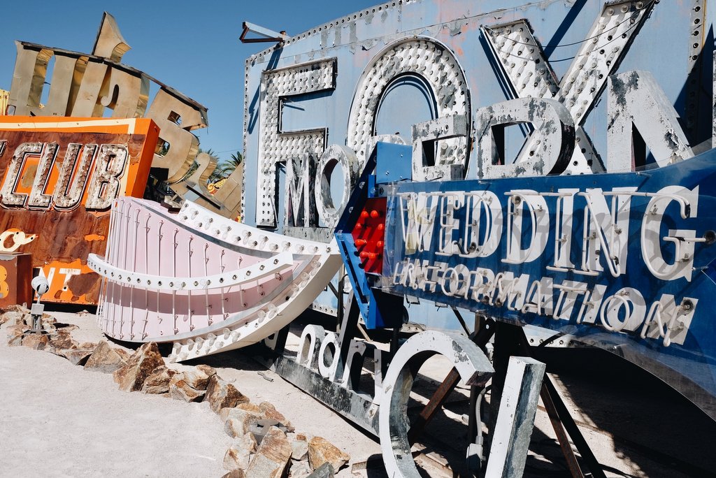 Las-Vegas-Neon-Museum-Vintage-Schilder
