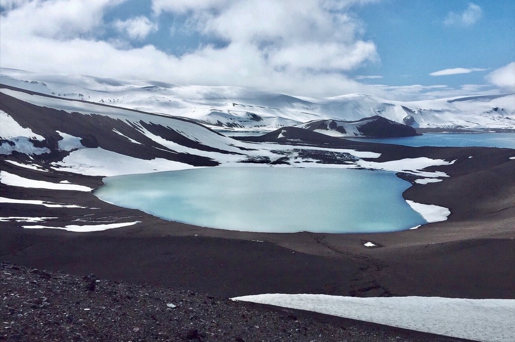 Kratersee-Deception-Island-Antarktis