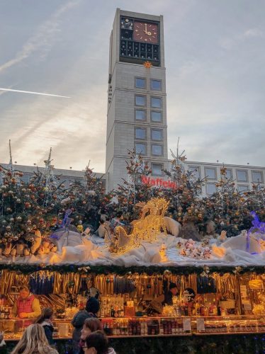 Stuttgarter Weihnachtsmarkt Rathaus