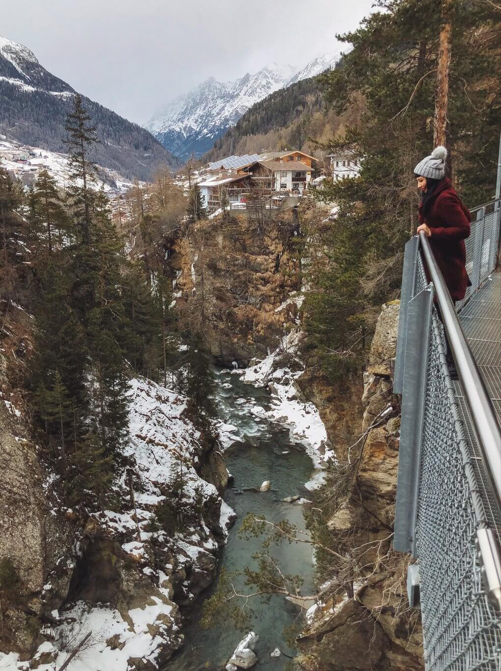 Soelden Haengebruecke M-Preis Blick