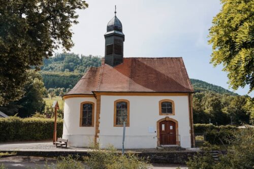 Friedhofskapelle Pieta Nenningen Löwenpfad Heldentour