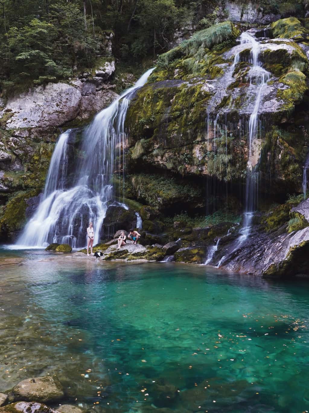 Slap Virje Baden unterm Wasserfall in Slowenien