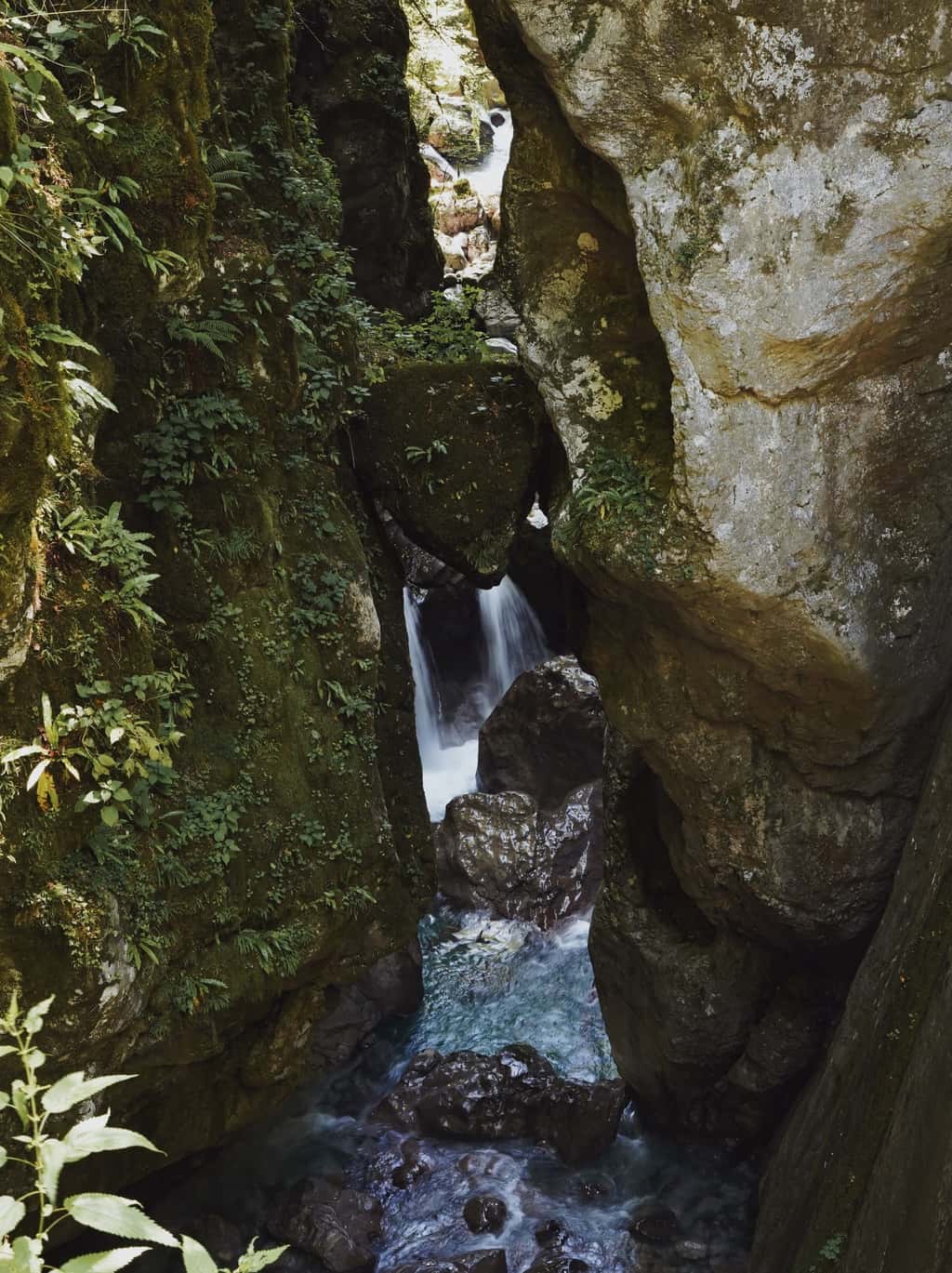 Tolmin Schlucht, Triglav Nationalpark, Slowenien: hängender Fels