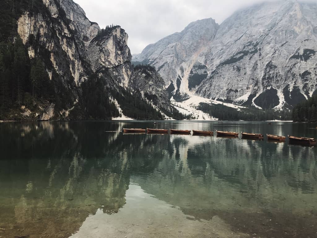 Pragser Wildsee in den Dolomiten in Südtirol
